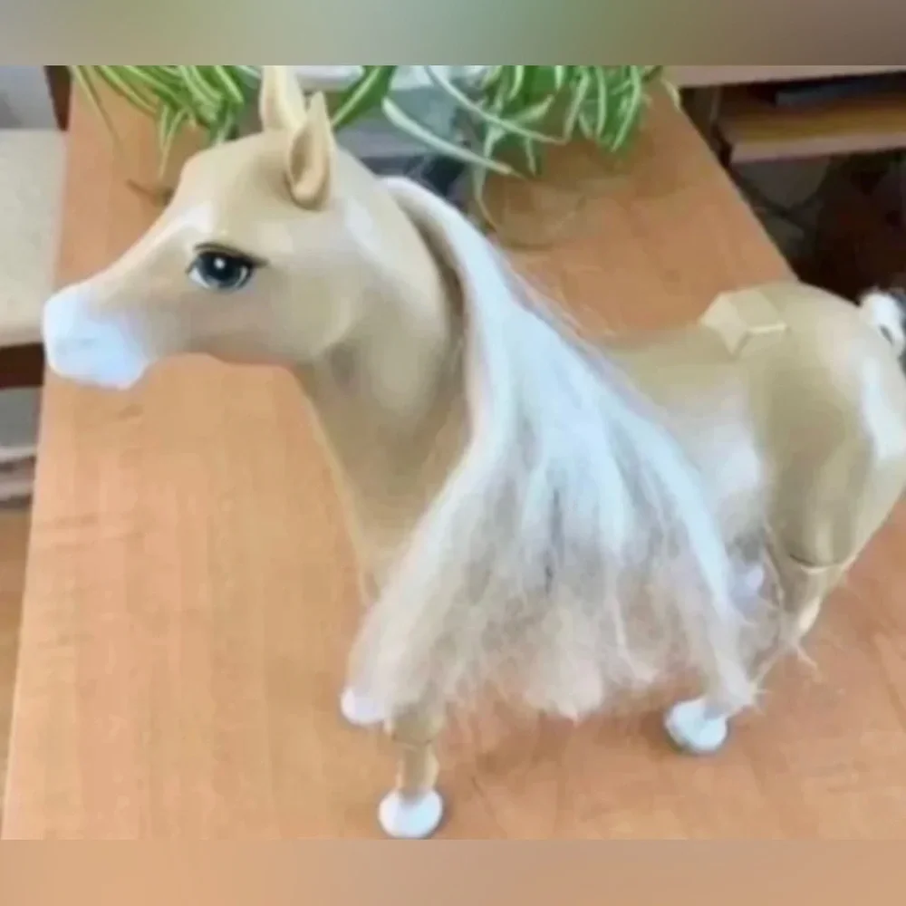 Bratz dolls 2 Moxie girlz Avery/Sophina & Cricket horse riding club sounds/walks